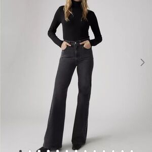 NWT Levi’s Rib Cage Bell Jeans 28 x 32